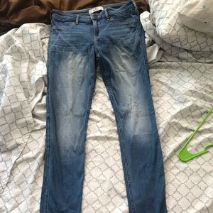 Medium wash skinny jeans